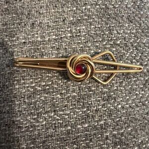 SWANK Gold-Tone Knot Tie Clip with Linear Bars
